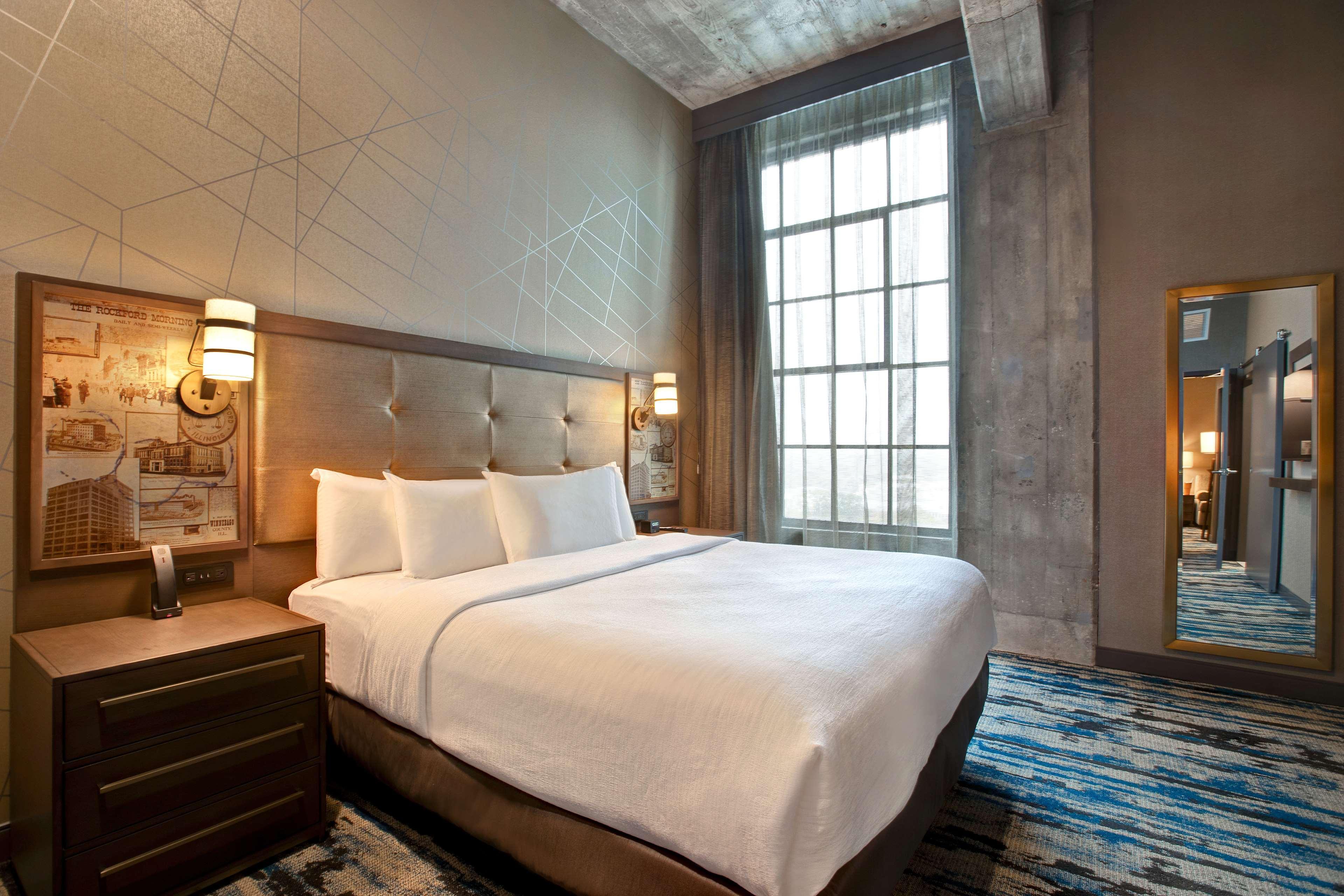 Embassy Suites By Hilton Rockford Riverfront Ngoại thất bức ảnh