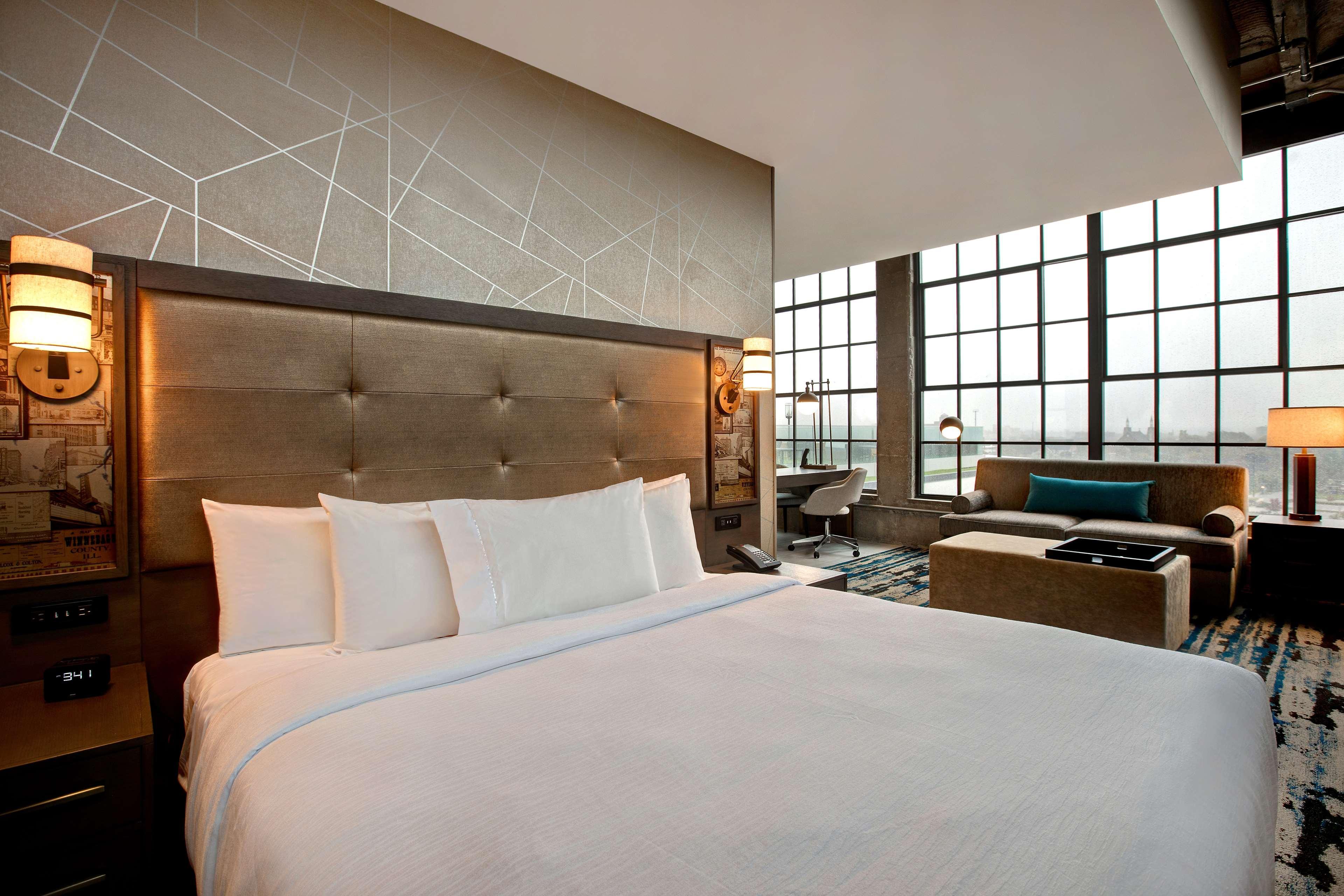 Embassy Suites By Hilton Rockford Riverfront Ngoại thất bức ảnh