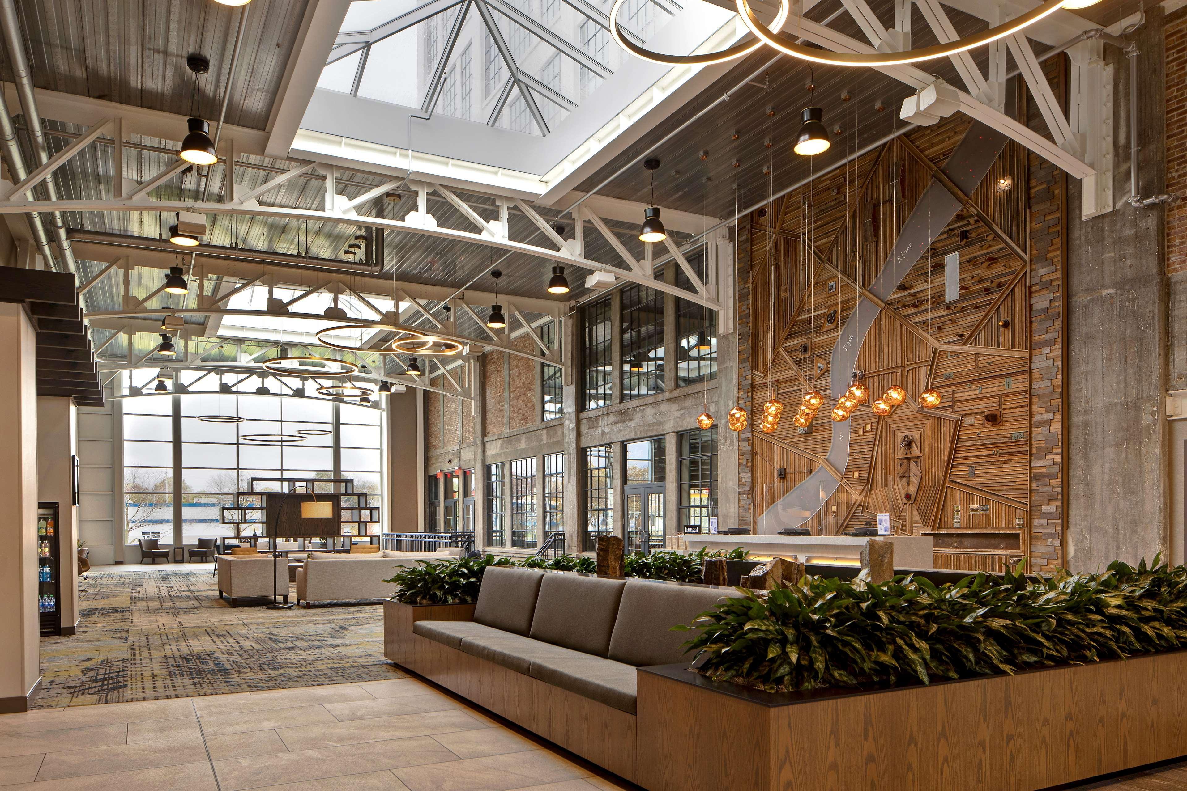 Embassy Suites By Hilton Rockford Riverfront Ngoại thất bức ảnh