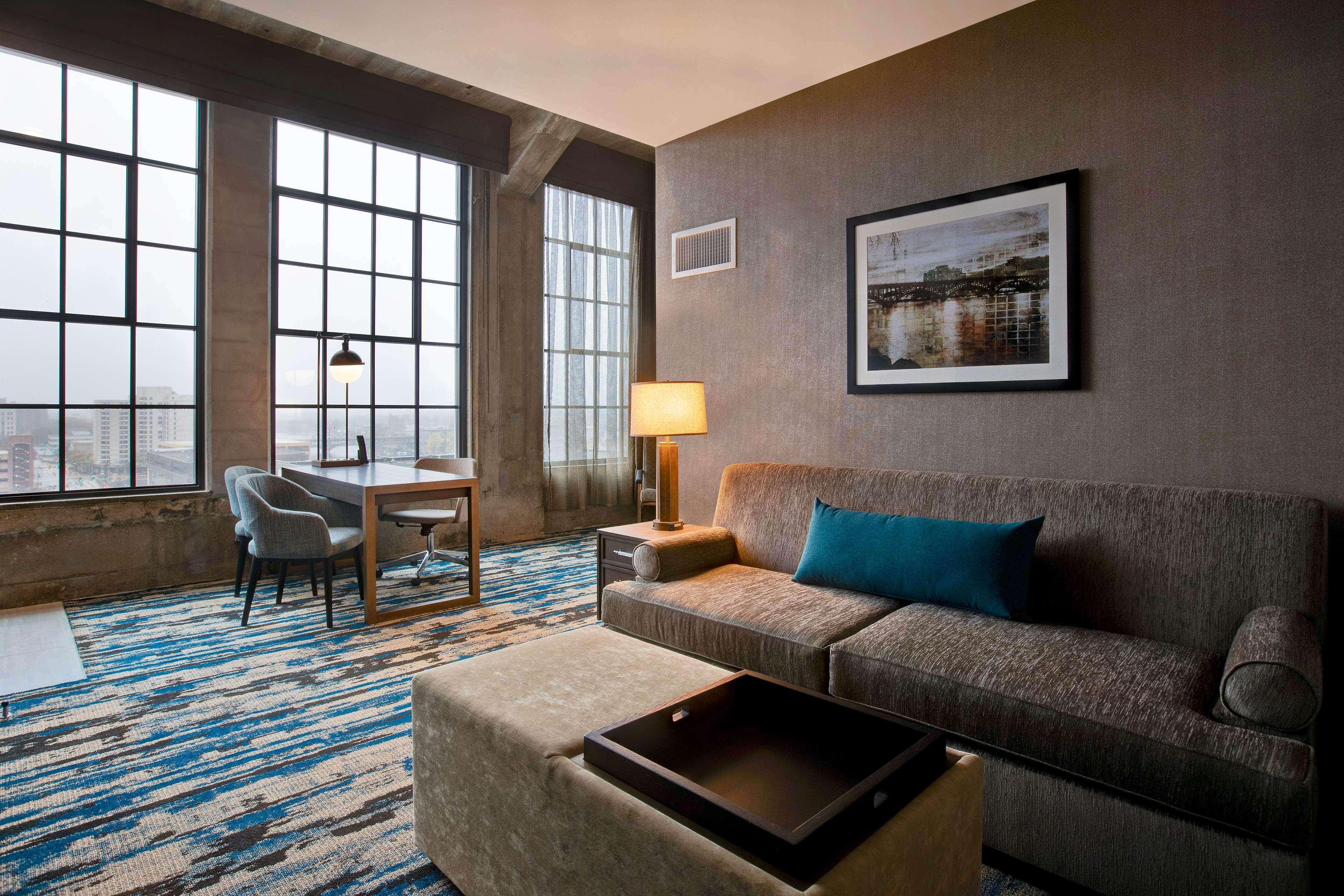 Embassy Suites By Hilton Rockford Riverfront Ngoại thất bức ảnh
