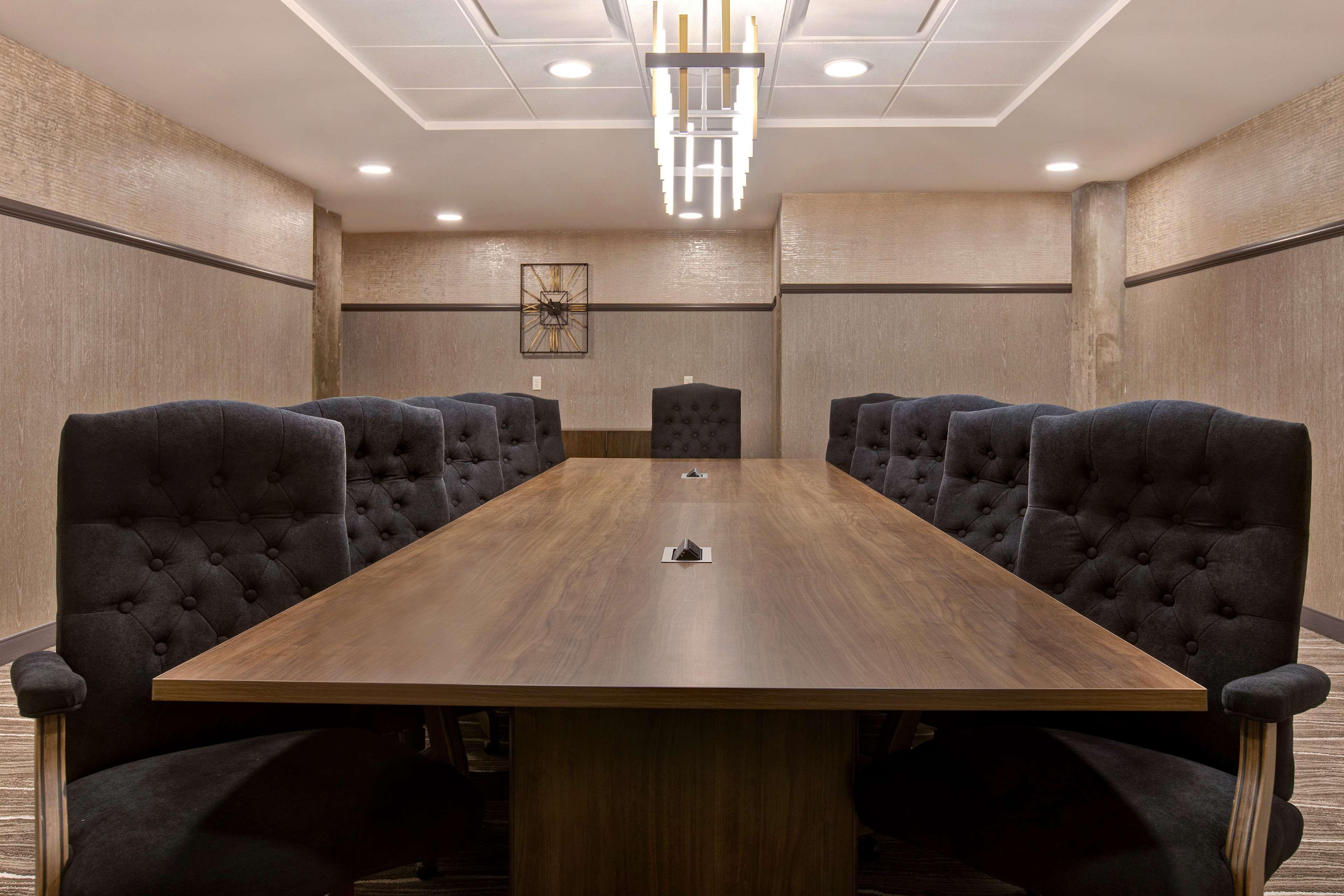 Embassy Suites By Hilton Rockford Riverfront Ngoại thất bức ảnh