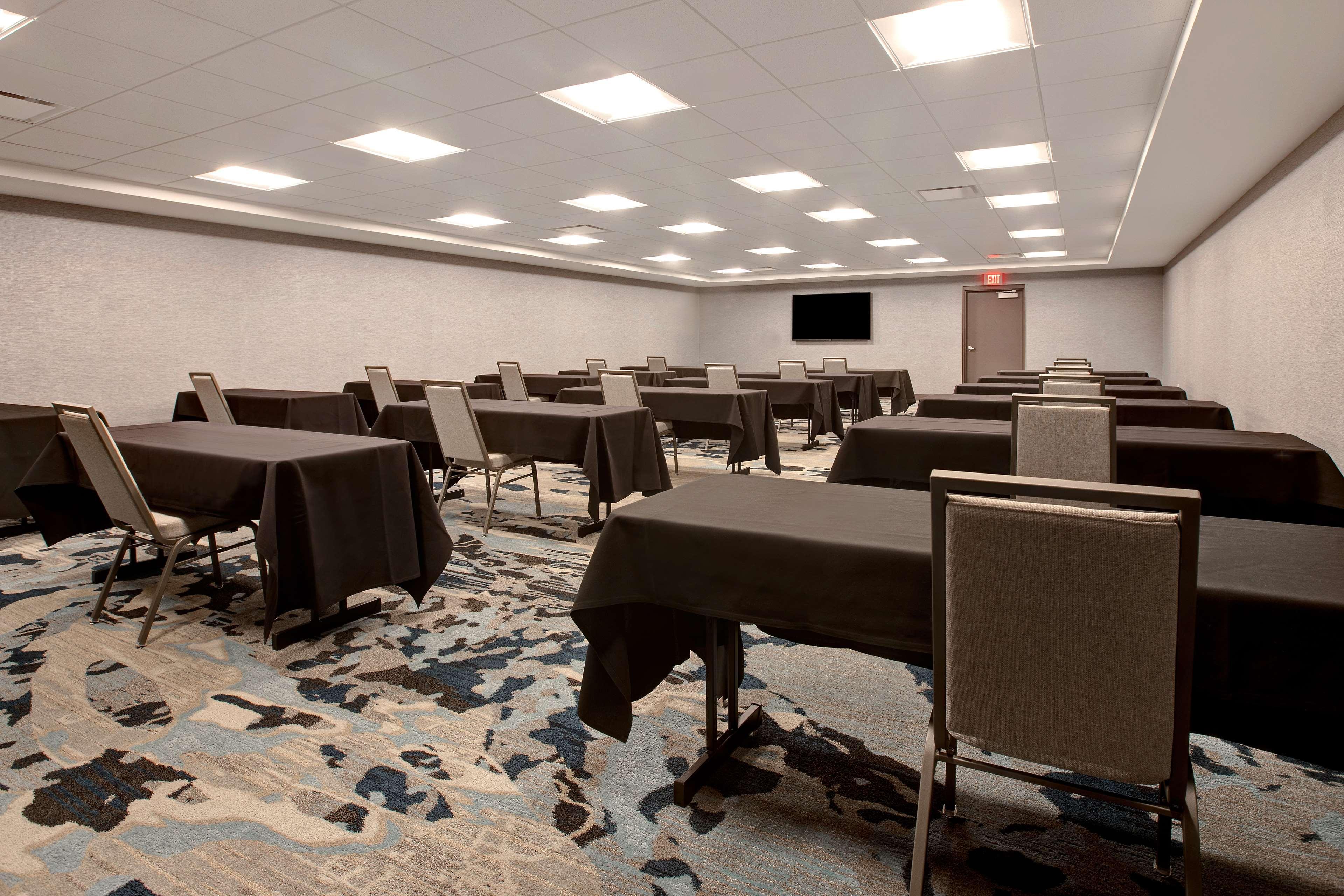 Embassy Suites By Hilton Rockford Riverfront Ngoại thất bức ảnh