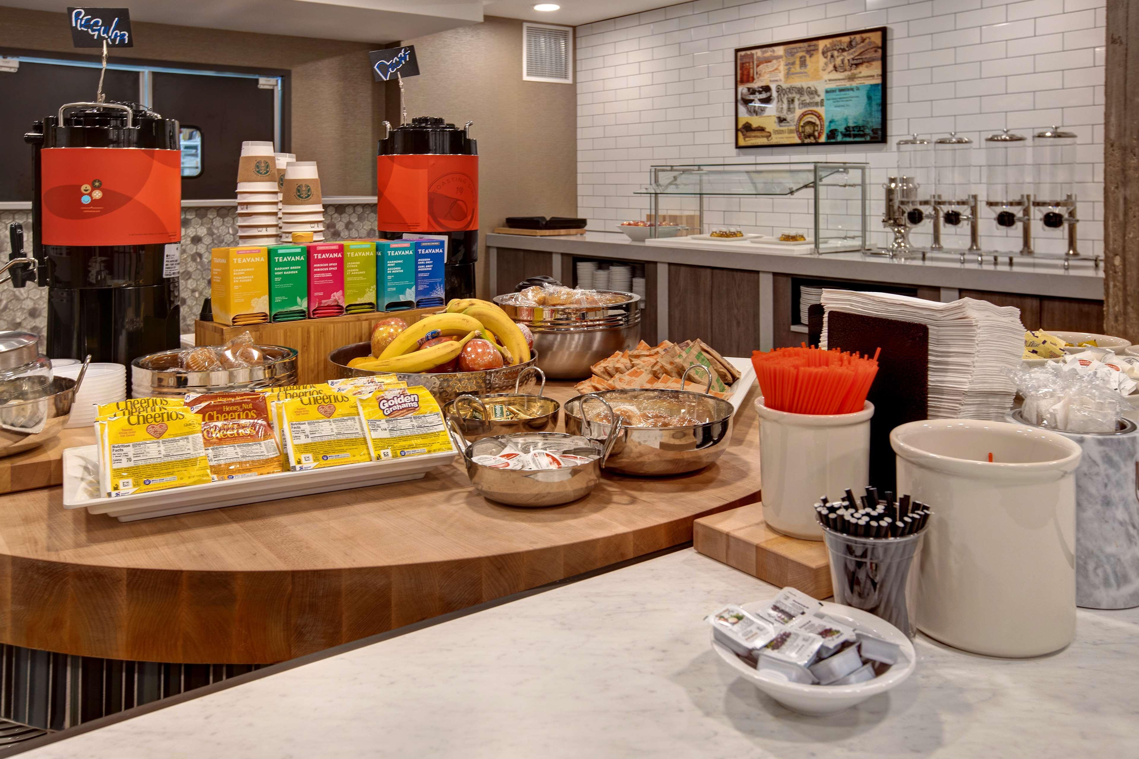 Embassy Suites By Hilton Rockford Riverfront Ngoại thất bức ảnh