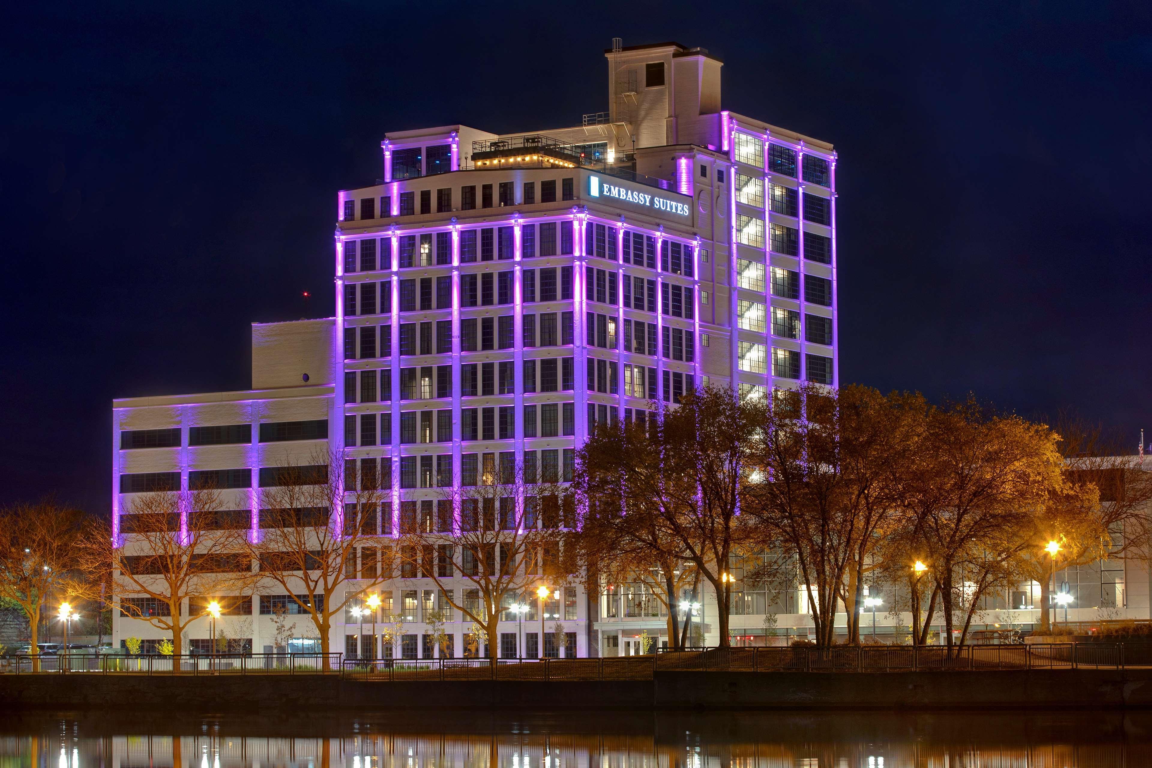 Embassy Suites By Hilton Rockford Riverfront Ngoại thất bức ảnh