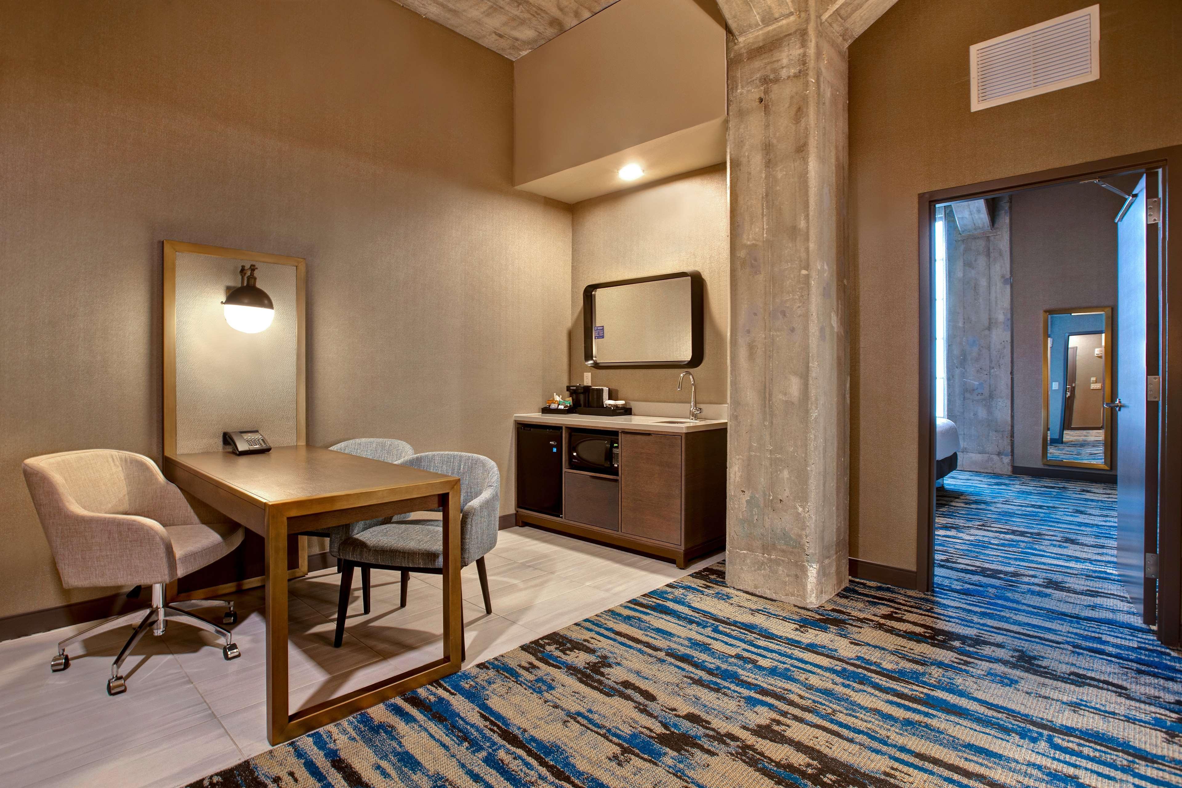Embassy Suites By Hilton Rockford Riverfront Ngoại thất bức ảnh