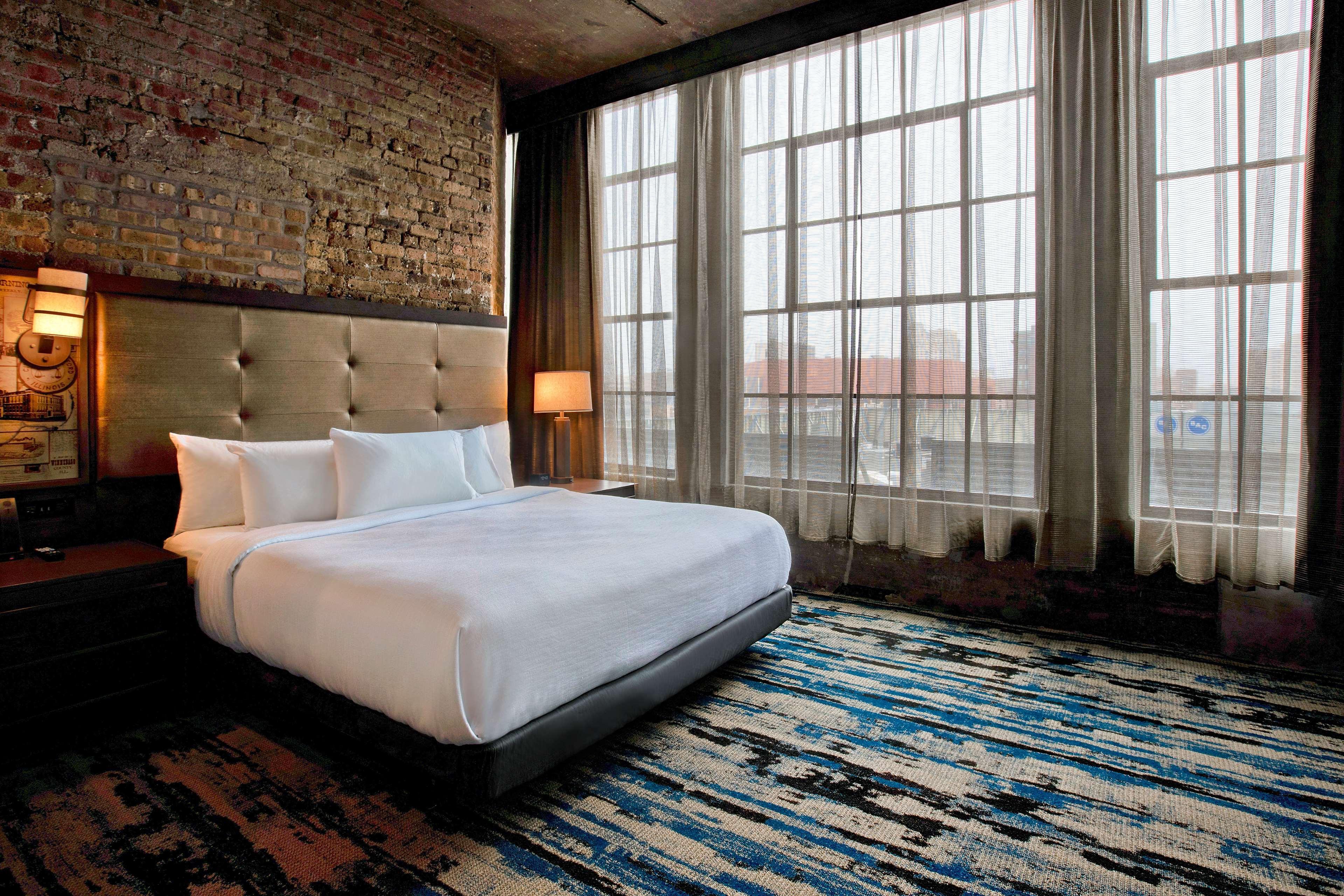Embassy Suites By Hilton Rockford Riverfront Ngoại thất bức ảnh