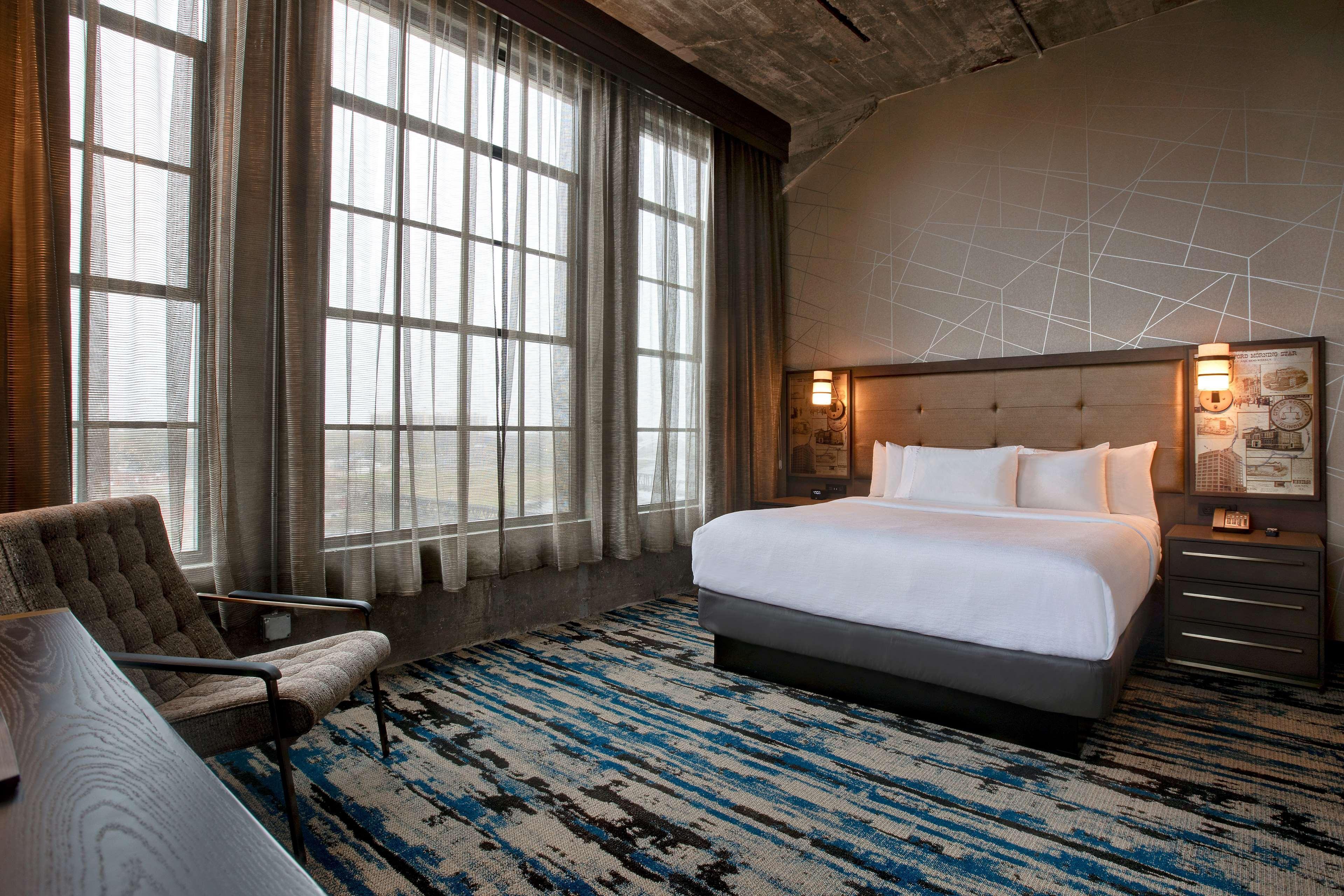 Embassy Suites By Hilton Rockford Riverfront Ngoại thất bức ảnh