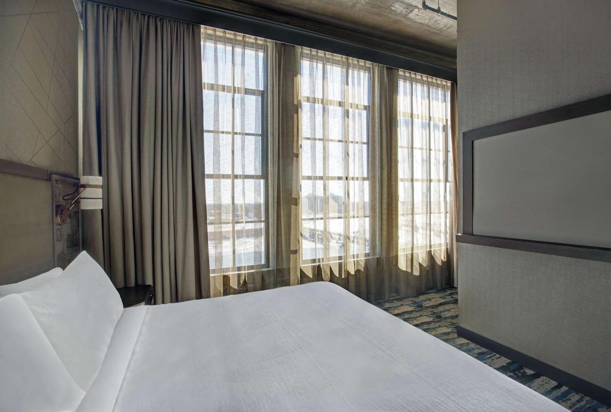 Embassy Suites By Hilton Rockford Riverfront Ngoại thất bức ảnh