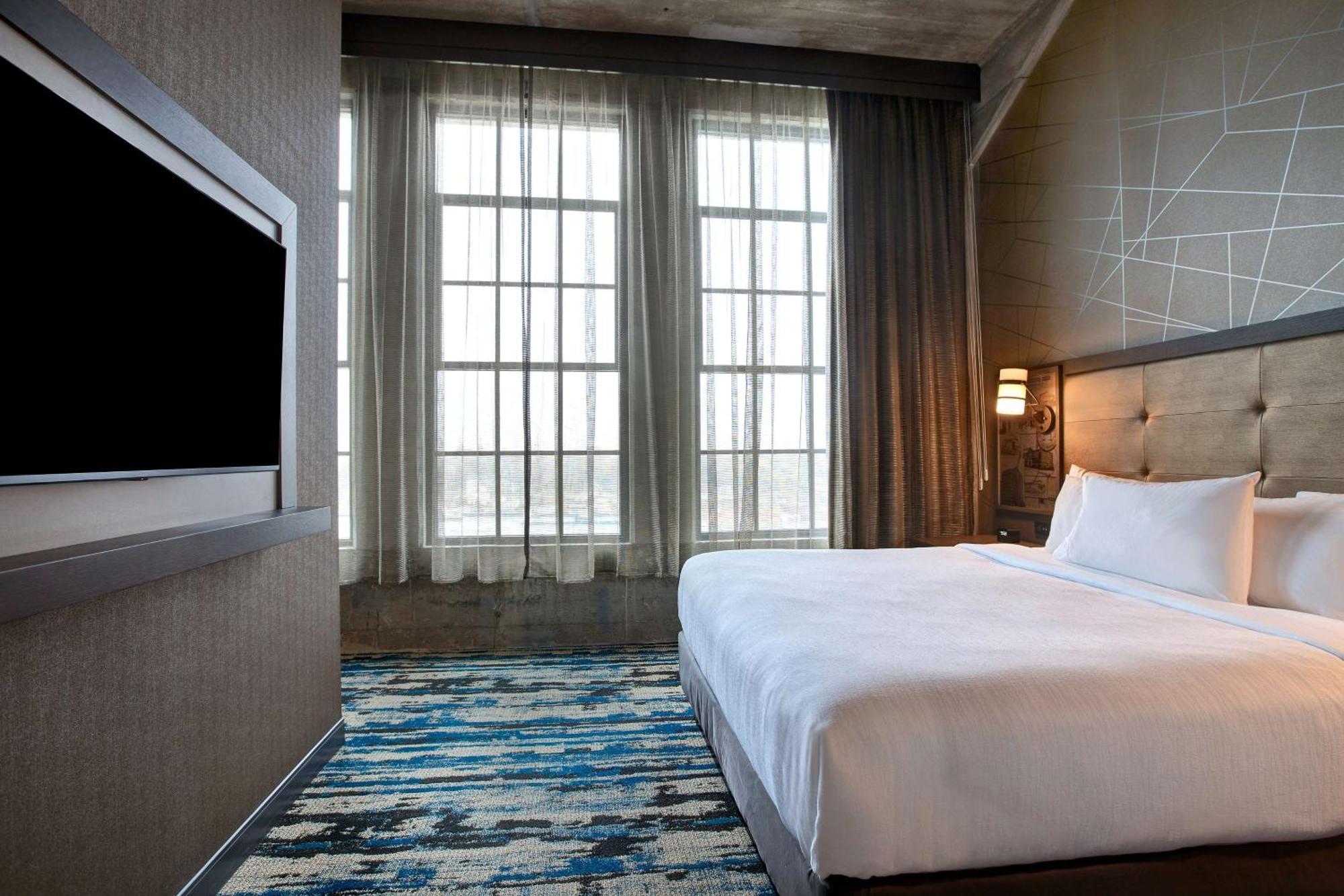 Embassy Suites By Hilton Rockford Riverfront Ngoại thất bức ảnh