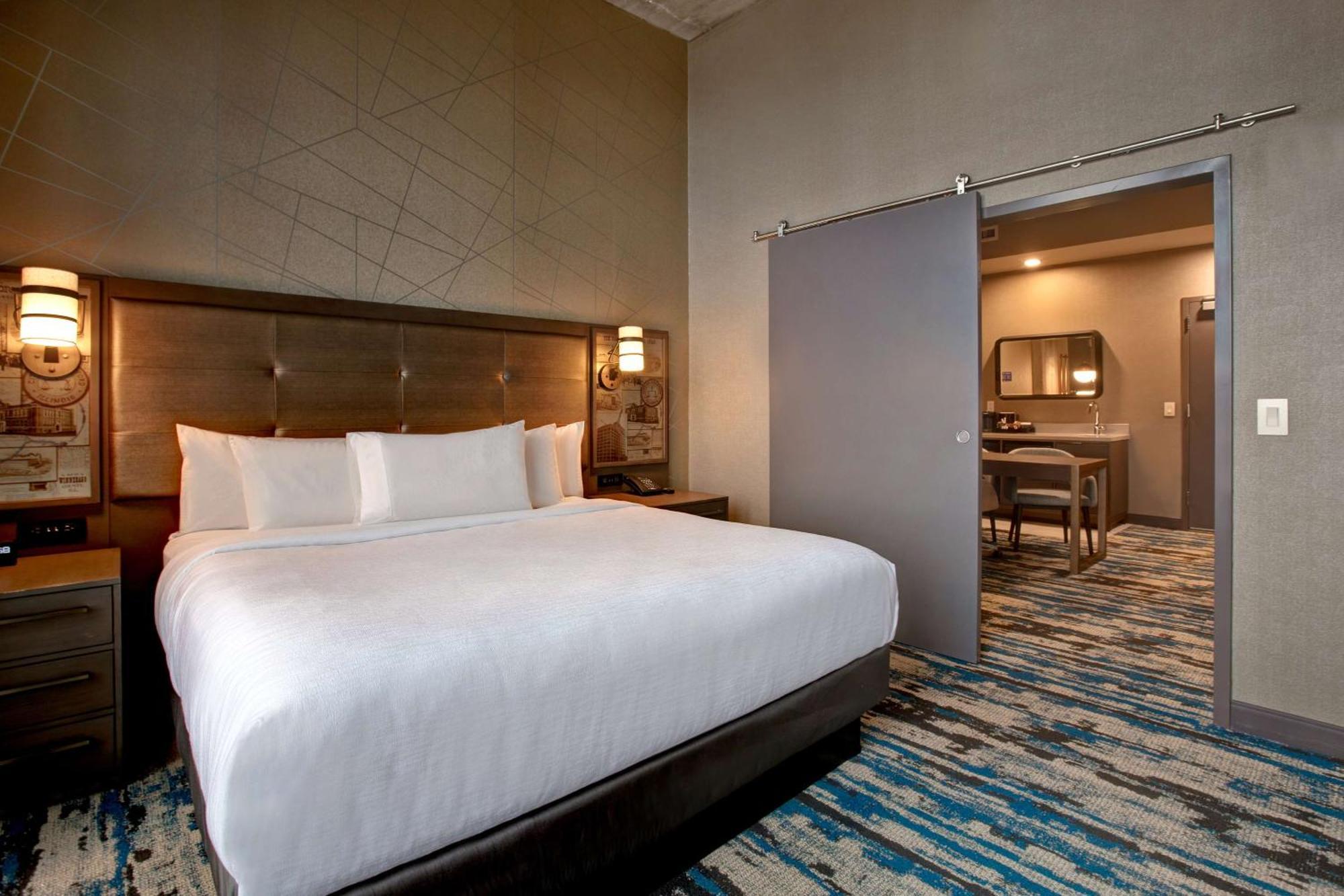 Embassy Suites By Hilton Rockford Riverfront Ngoại thất bức ảnh